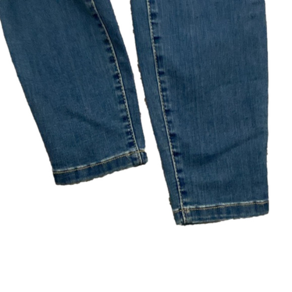 NWT! Torrid Woman’s Jeans, Midfit Super Skinny, 16R - Picture 2 of 11